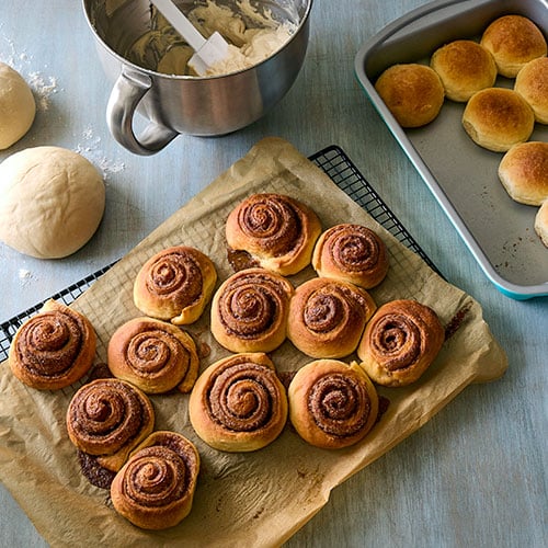 9'' x 13'' (23-cm x 33-cm) Pan With Lid - Shop | Pampered Chef